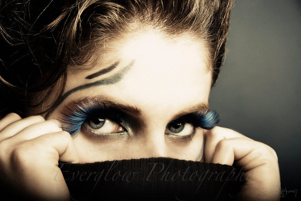 Illustration du guide Joly Beauty : Quels faux cils choisir pour un effet dramatique 