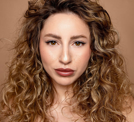 Illustration du guide Joly Beauty : Que sont les faux cils en clusters et à qui conviennent-ils 