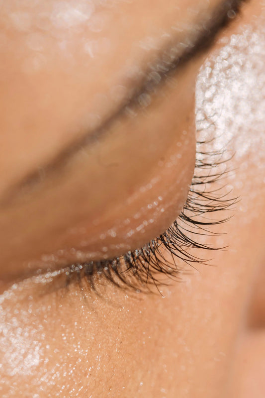 Illustration de l’article Joly Beauty : Est-ce que les faux cils abîment les yeux 