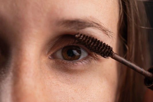 Illustration de l’article Joly Beauty : Est-ce qu'il faut mettre du mascara avant de mettre des faux cils 