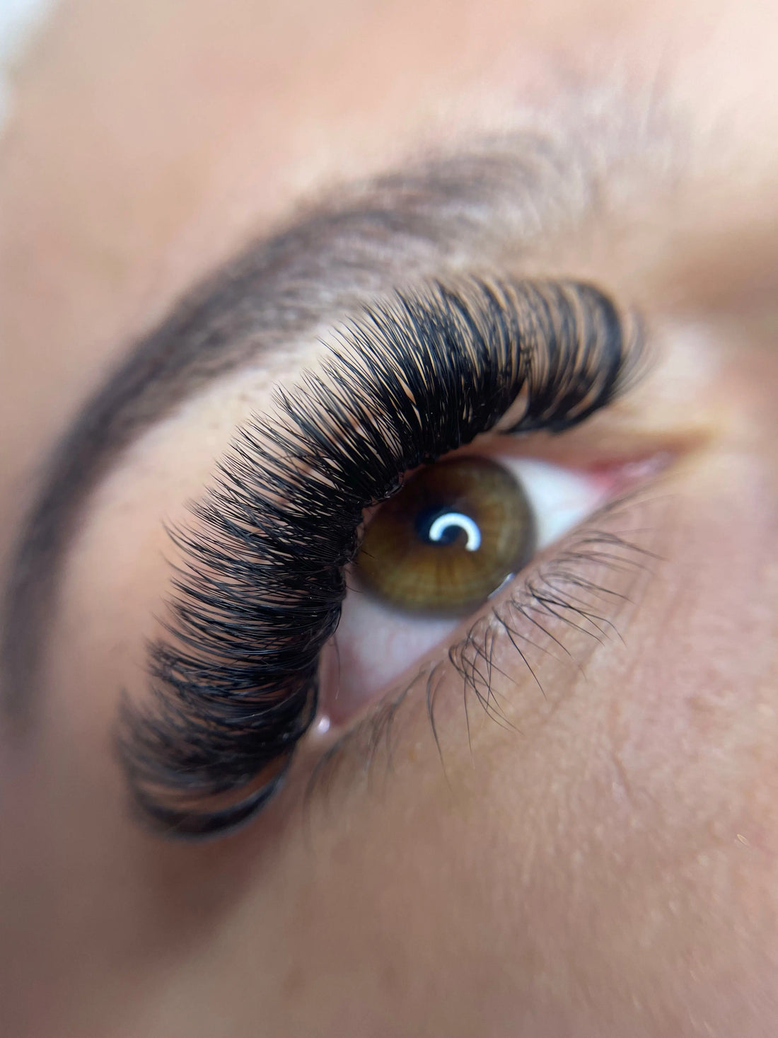 Illustration de l’article Joly Beauty : Quels sont les faux cils qui tiennent bien 
