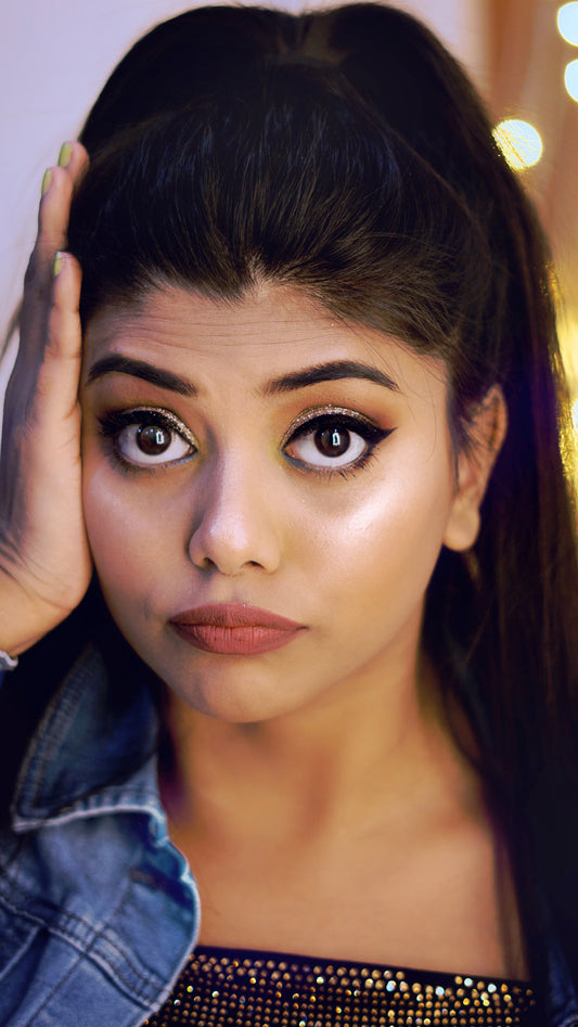 Illustration du guide Joly Beauty : Quels faux cils choisir pour un effet doll eye 