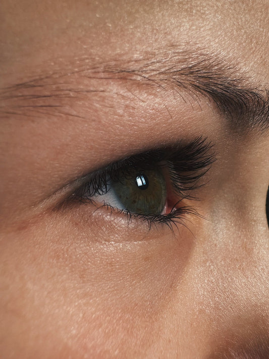 Illustration du guide Joly Beauty : Quels faux cils choisir quand on a les cils clairsemés 