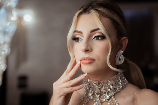 Illustration du guide Joly Beauty : Quels faux cils choisir pour un maquillage de soirée 