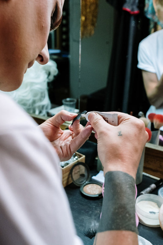 Photographie d’illustration du guide : Que faire quand des faux cils autocollants ne collent plus 