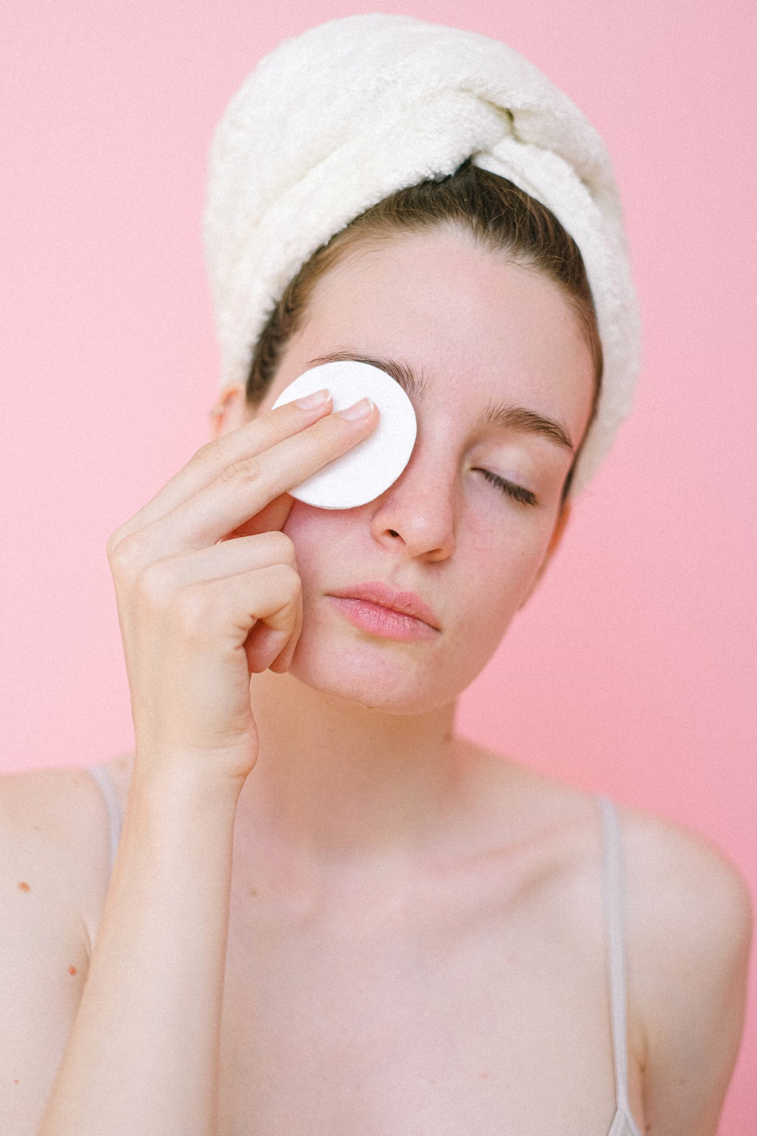 Illustration du guide Joly Beauty : Comment préparer ses cils naturels avant la pose de faux cils 