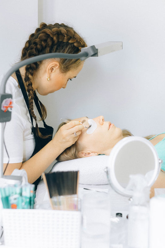 Illustration du guide Joly Beauty : Peut-on mettre des faux cils après un rehaussement de cils 