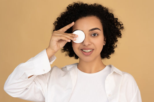 Photographie d’illustration du guide : Comment retirer des faux cils sans arracher ses cils naturels 