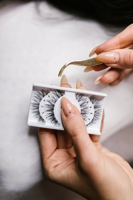 Photographie d’illustration du guide : Comment enlever des faux cils magnétiques 