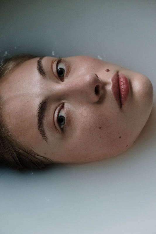 Photographie d’illustration du guide : Les faux cils pré-collés résistent-ils à l’eau 