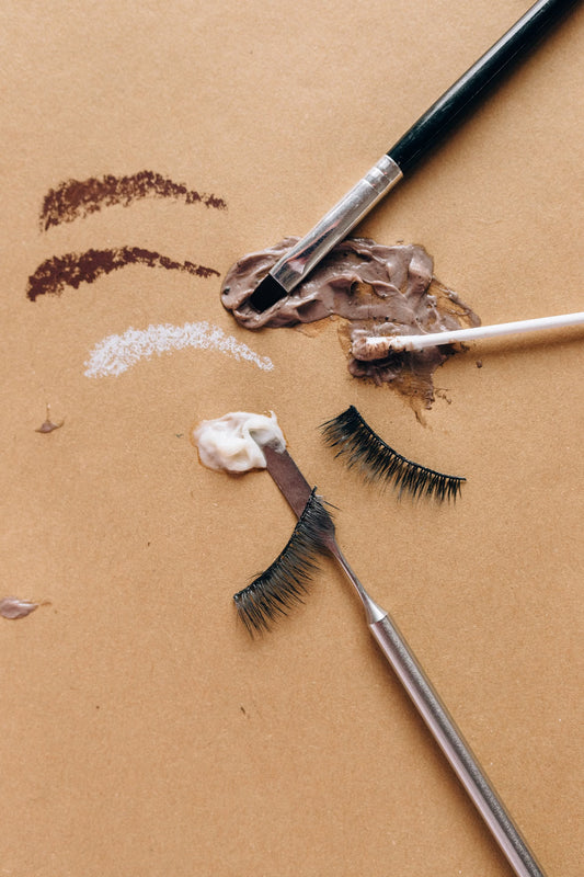 Photographie d’illustration du guide : Quelle différence entre faux cils autocollants et faux cils magnétiques 