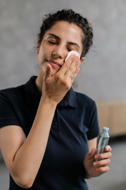 Photographie d’illustration du guide : Comment enlever la colle restée sur les cils naturels 