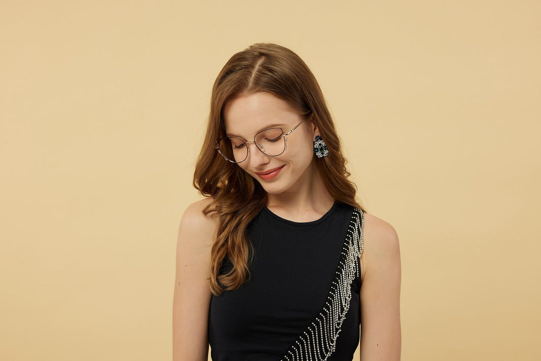 Illustration du guide Joly Beauty : Peut-on porter des faux cils avec des lunettes 