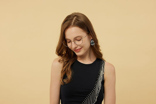 Illustration du guide Joly Beauty : Peut-on porter des faux cils avec des lunettes 